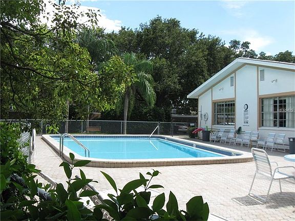 4th image of 600 Glennes Ln APT 211