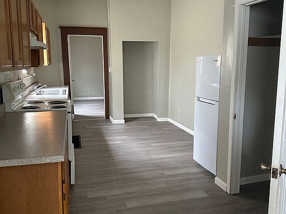 5th image of 107 S Walnut St Unit 1