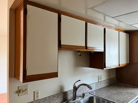 5th image of 476 E Cypress Ave #L