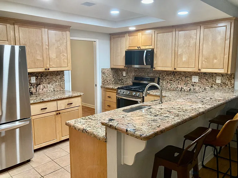 1900 Stratton Cir — Photo 3