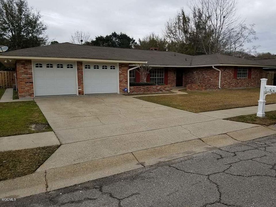 1st image of 729 Parkwood Dr