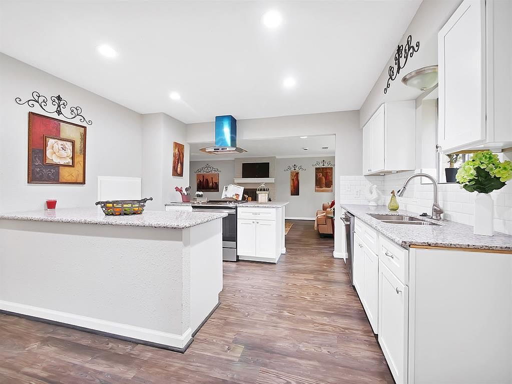 3805 Rau Dr, Dickinson, TX 77539 | Zillow