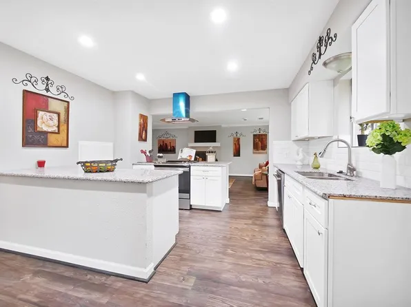 3805 Rau Dr, Dickinson, TX 77539