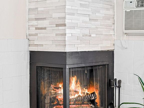 4th image of 665 Manhattan Dr #205