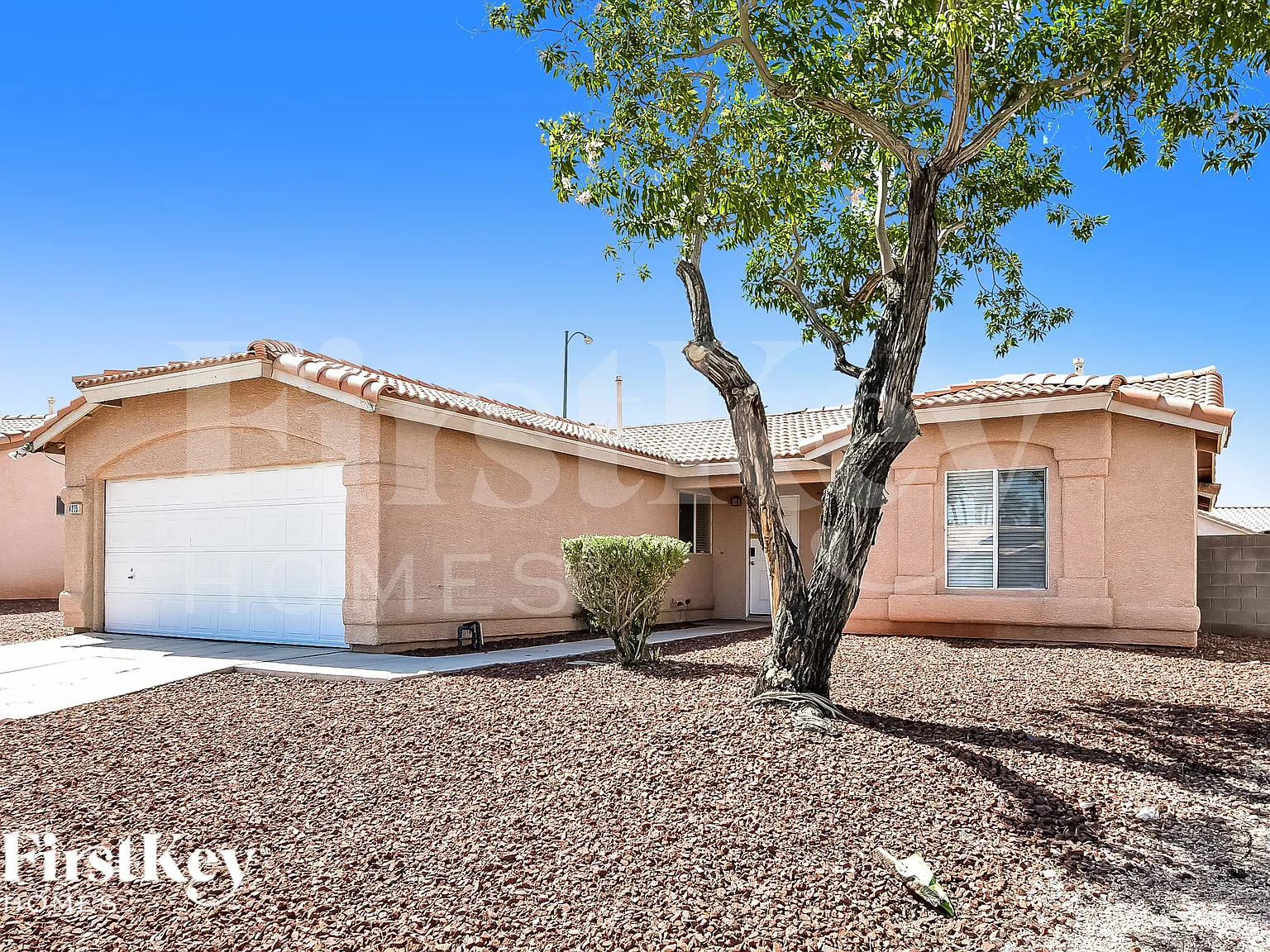 3 bed, 2.0 bath, 1311 sqft, $2,260 — Photo 2