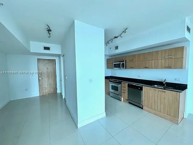 350 S Miami Ave #15 — Photo 9