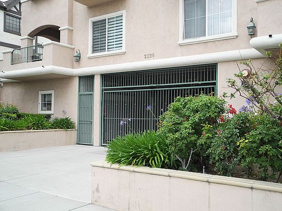 3rd image of 2239 Montrose Ave APT 1