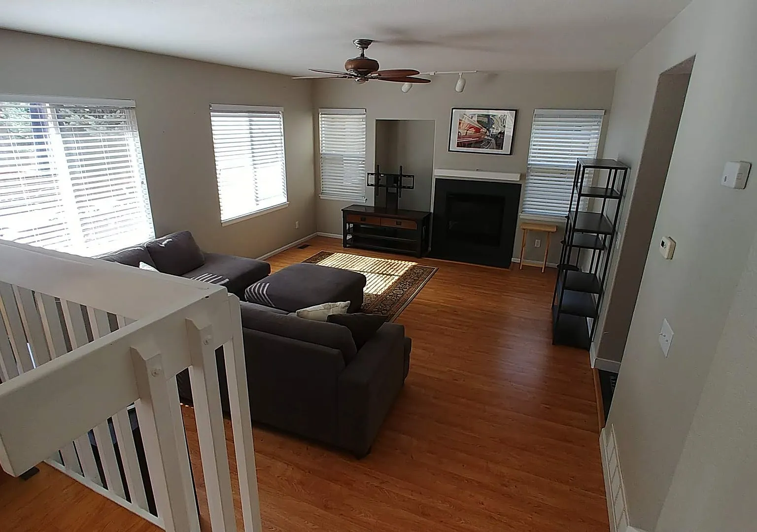 Beautiful 3 Bedroom Home Available ASAP! — Photo 4