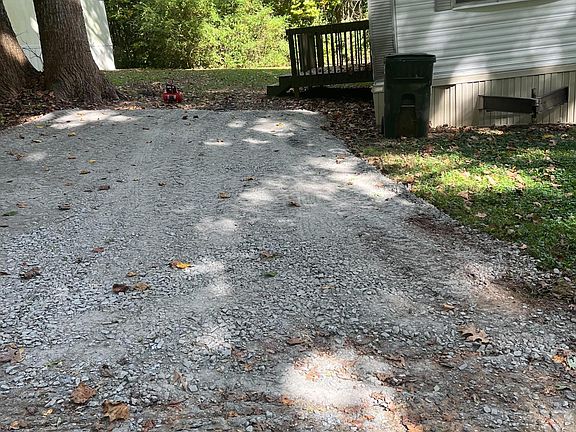 2nd image of 114 White Oak Cir