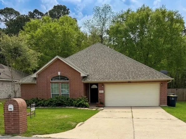 223 Maple Ln, Conroe, TX 77304