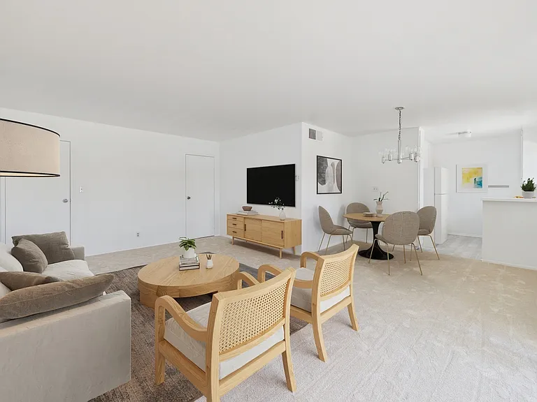 La Cresta Apartments — Photo 10