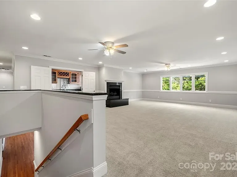 2545 Rea Rd — Photo 35