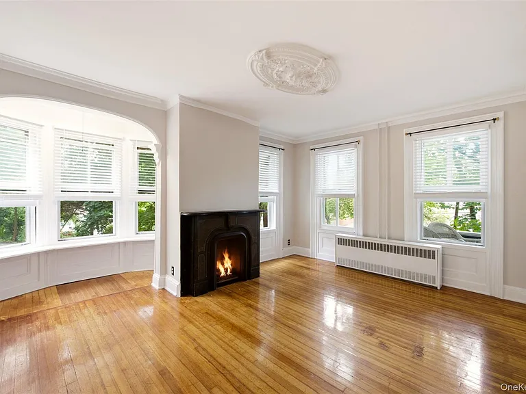 40 Scudder Ave — Photo 3