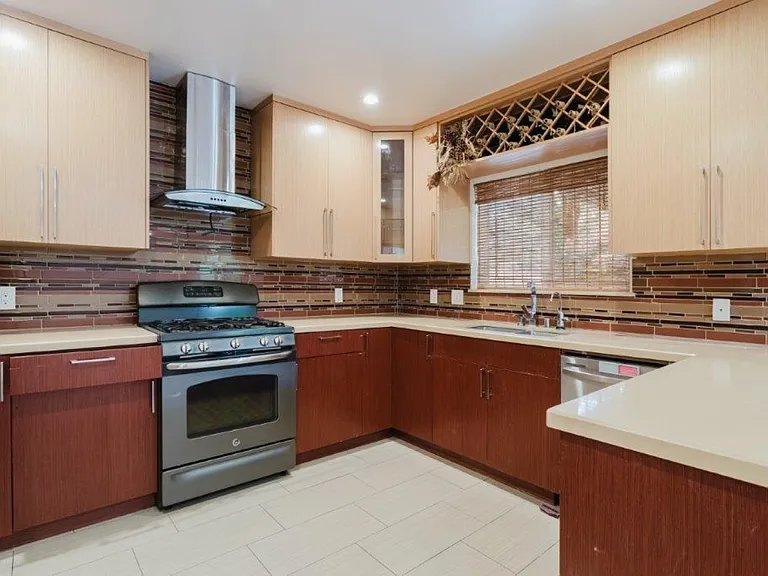 336 W Lexington Dr — Photo 15
