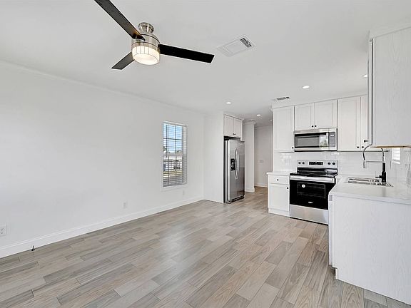 3rd image of 2210 Seaview St #35