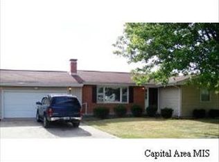 19 Terry Dr, Jacksonville, IL 62650