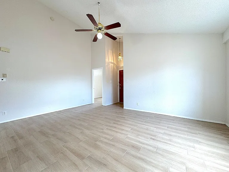 11813 Kings Arms Ct — Photo 5