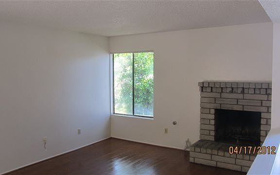 3rd image of 2801 La Costa St APT A