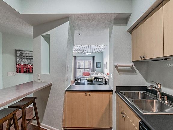 5th image of 2410 W Azeele St Unit 218