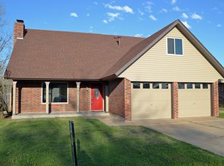 305 S Avery St, Moore, OK 73160