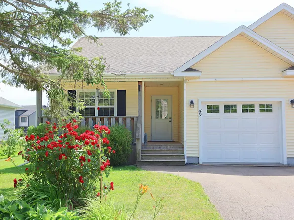 49 Royalty Rd, Charlottetown, PE C1E 3E7