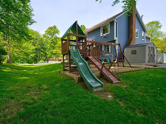 3rd image of 4622 Pinewood Path