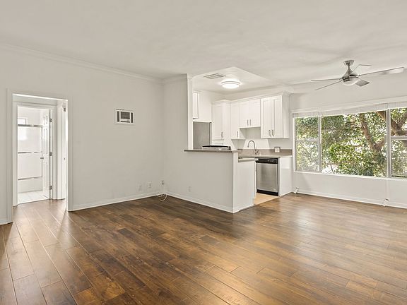 2nd image of 1733 Granville Ave APT 12