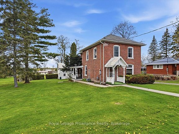 3rd image of 184 Edward St