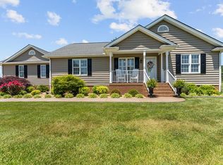 27 Quinton Oaks Ln, Callao, VA 22435