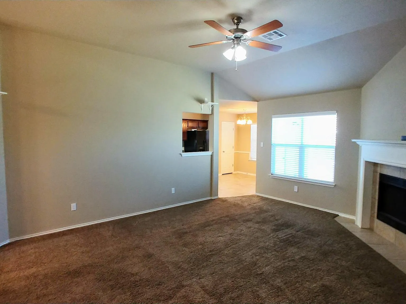 3 bed, 1296 sqft, $1,600 — Photo 3