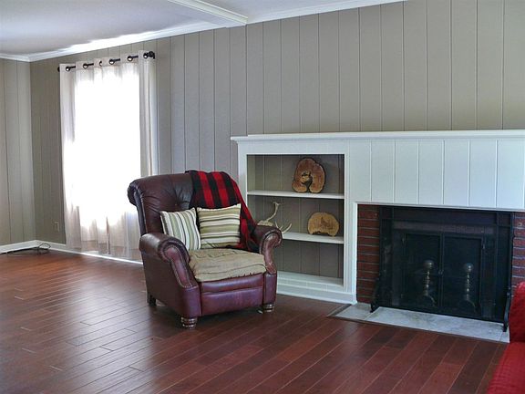4th image of 453 E Hewitt Ave