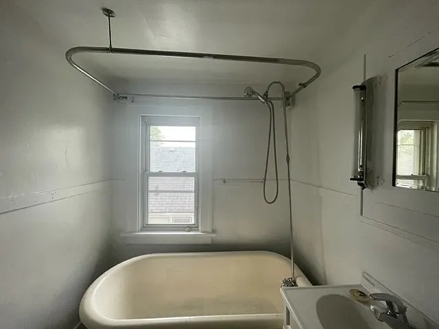 1141 N College St — Photo 24