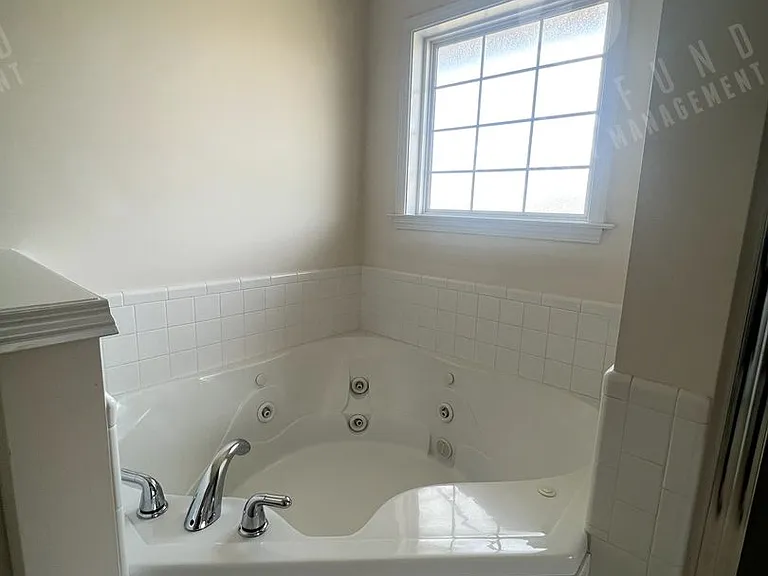 1811 Balmoral Dr #202 — Photo 12