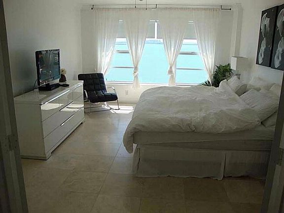 5th image of 11111 Biscayne Blvd #11F