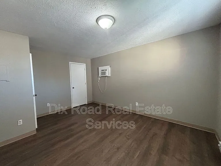 735 Trumbull St #6 — Photo 9