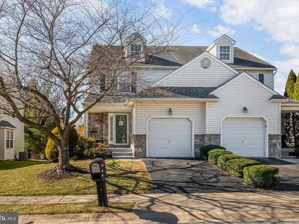 29 Steeplechase Cir, Aston, PA 19014