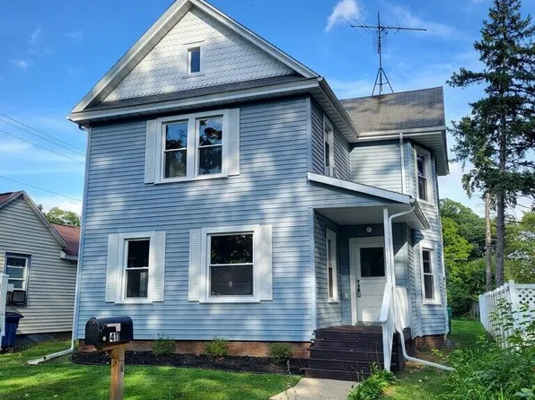 411 E St, La Porte, IN 46350