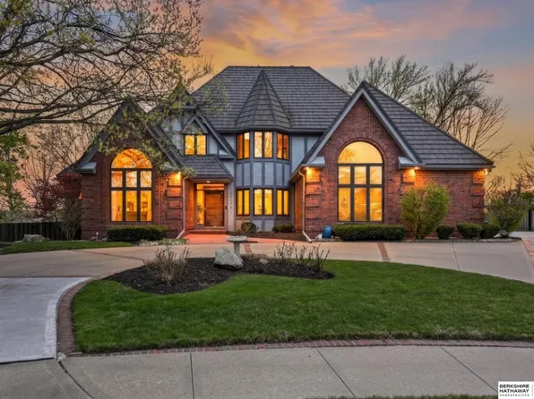 16577 Nina Cir, Omaha, NE 68130