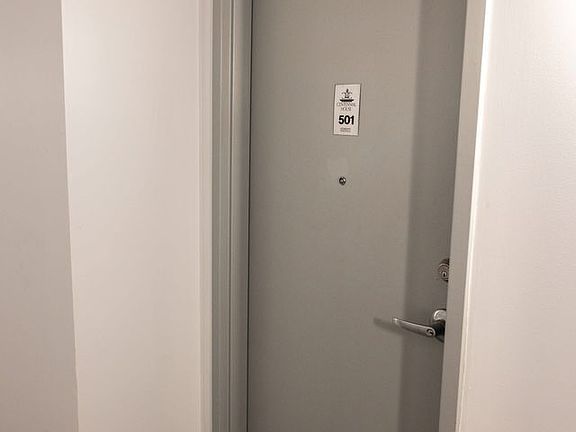 4th image of 115 W Peachtree Pl NW Unit 501