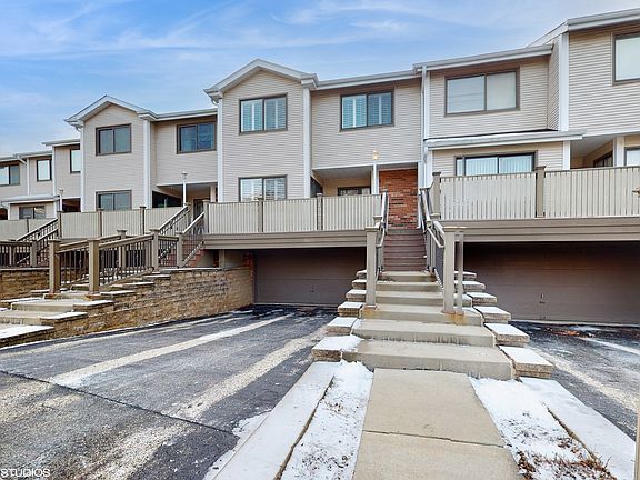 2nd image of 1002 Sussex Ln