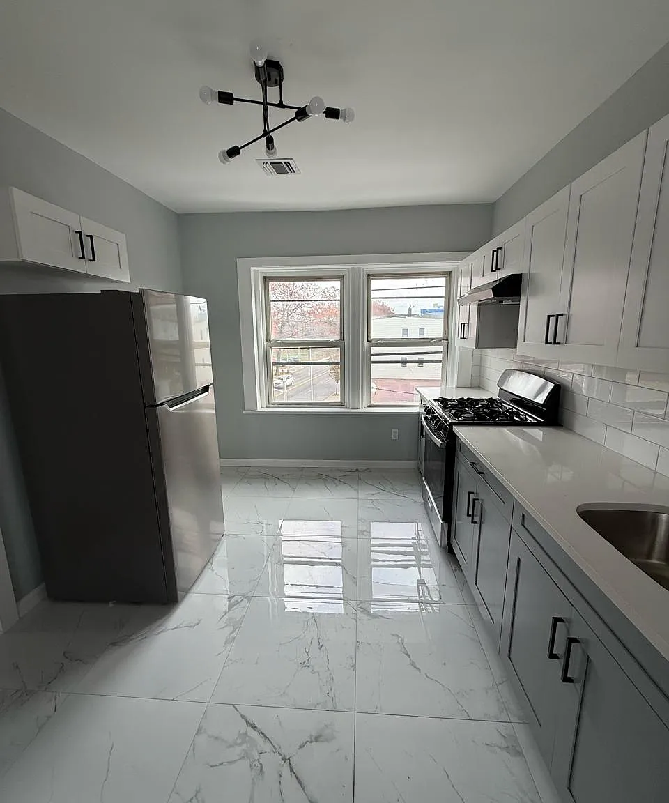2 bed, $1,895 — Photo 2