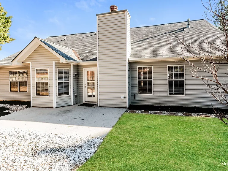 2323 Heatherton Cir — Photo 15