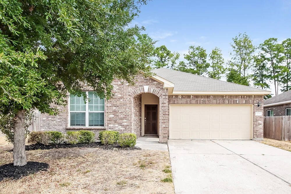 3 bed, 2.0 bath, 1889 sqft, $2,075 — Photo 1