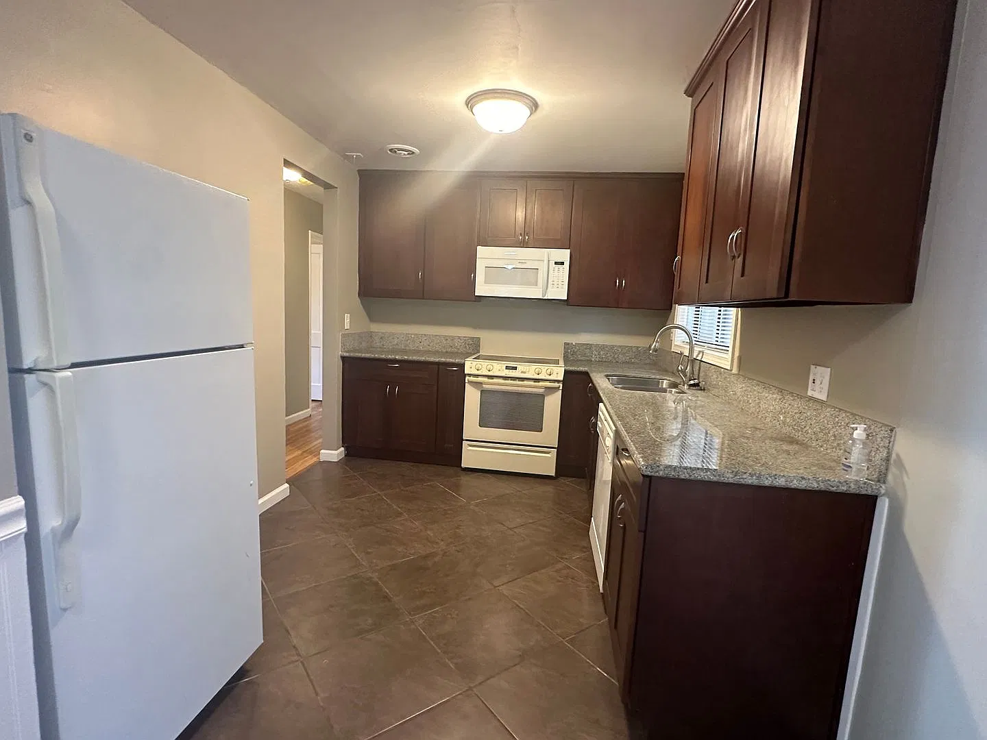Beautifully Restored Ranch Style Home with huge Backyard — Photo 4