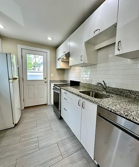 144 Robbins St #1 — Photo 3