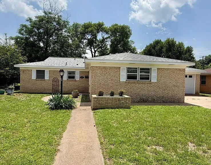 1606 Bluebonnet Trl — Photo 1