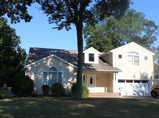 1411 Elmer St, Wantagh, NY 11793