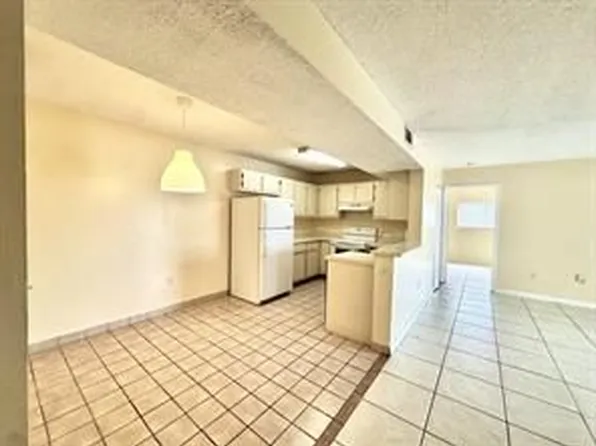 251 Palm Cir W APT 206, Hollywood, FL 33025