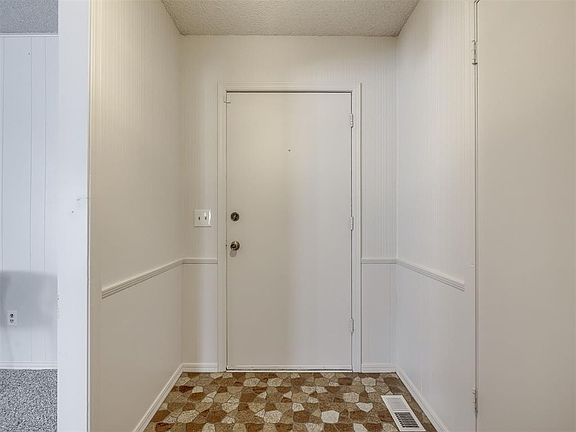 4th image of 524 Sherwood Ln