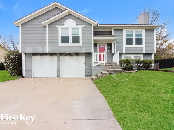 412 N Crest Dr, Raymore, MO 64083